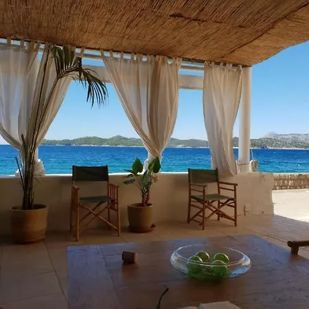 Villa Lola